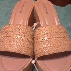 Ladies Donald / Pliner  Sandals